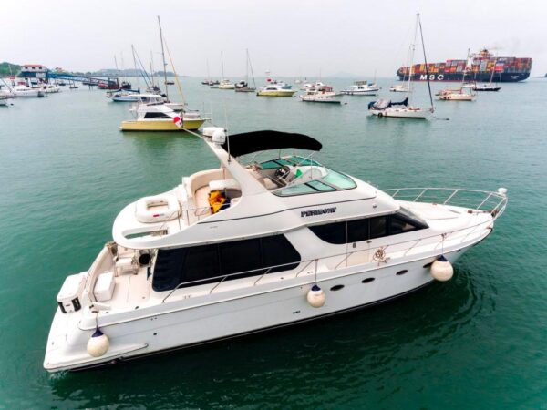 Periboat 55 en Panamá – Yate privado para 21 pasajeros