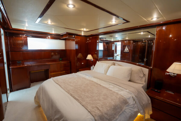 Falcon 102' - Imagen 23