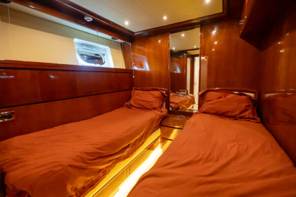 Falcon 102' - Imagen 27