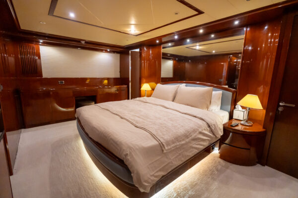 Falcon 102' - Imagen 29