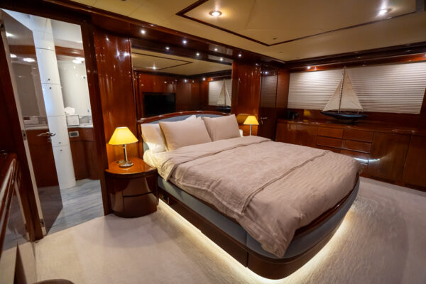 Falcon 102' - Imagen 30